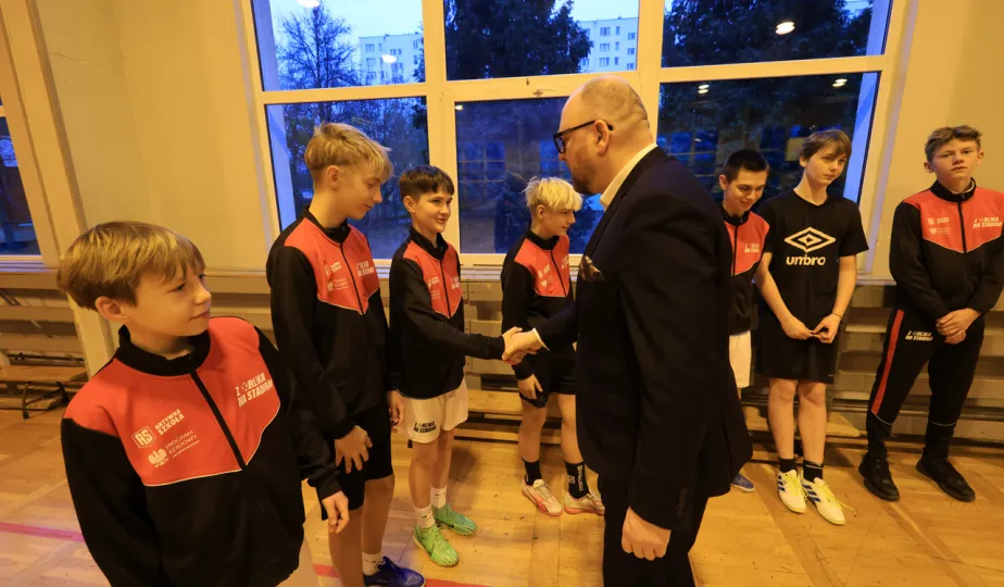 Spotkanie prezydenta Pawła Gulewskiego z finalistami turnieju "Z orlika na stadion"
