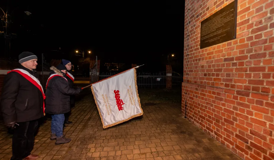 Wiązanki pamięci dla opozycji antykomunistycznej 