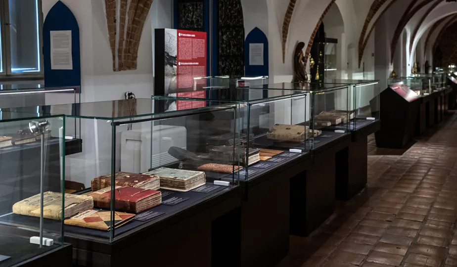 Oprawy gotyckie na wystawie 