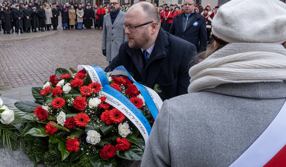 Kwiaty w 552. rocznicę urodzin Kopernika