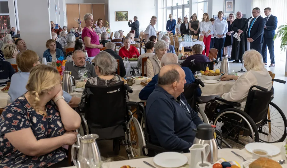 Wielkanocne śniadanie w DPS im. Leona Szumana