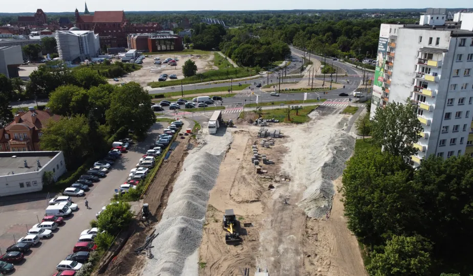 W Toruniu trwa budowa fragmentu Trasy Staromostowej w rejonie targowiska miejskiego.