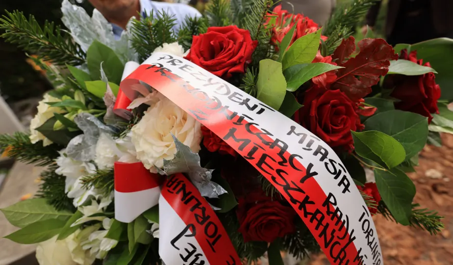 120. rocznica urodzin prof. Wilhelminy Iwanowskiej - złożenie kwiatów