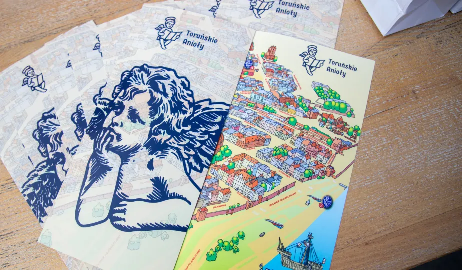 Manekin z anielskim gościem