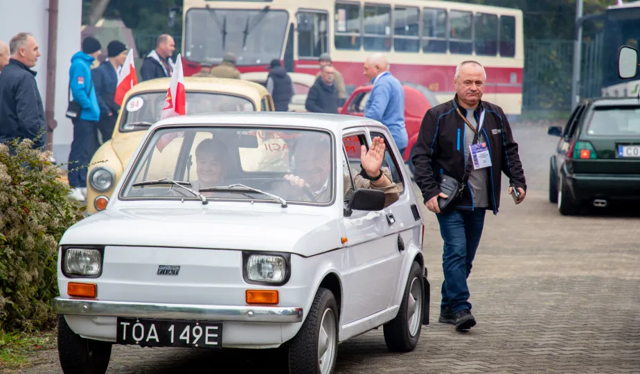 70 lat toruńskiej "Samochodówki", parada