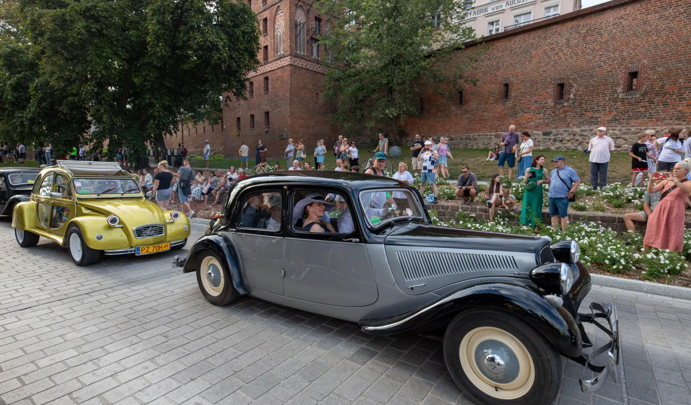 Parada i wystawa Citroena cz. 1, 17.08.2024 r.