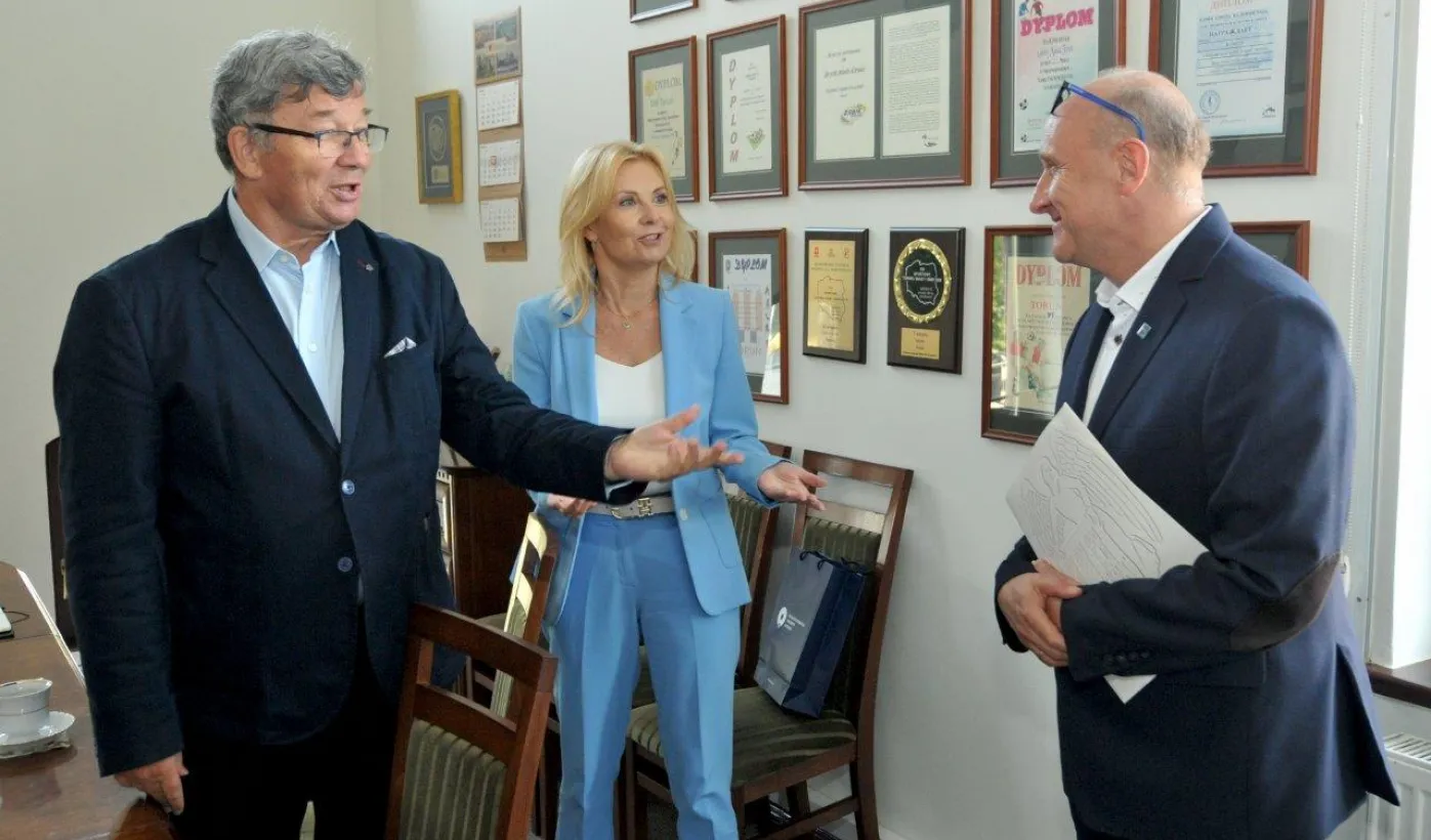 Dr hab. Marlena Ciechan-Kujawa, dr hab. Jerzy Boehlke i wiceprezydent Rafał Pietrucień