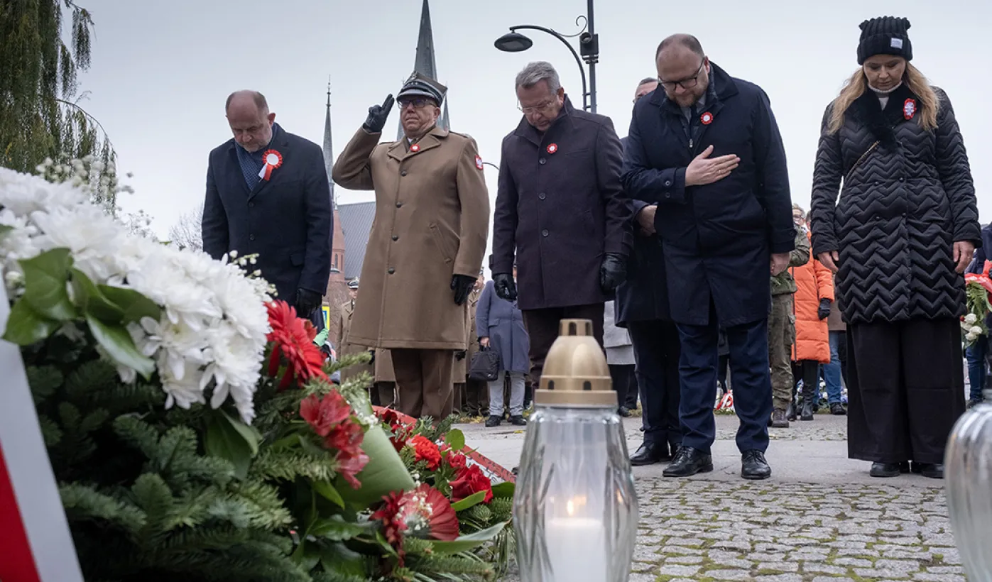 106. rocznica odzyskania niepodległości - złożenie kwiatów i msza św.