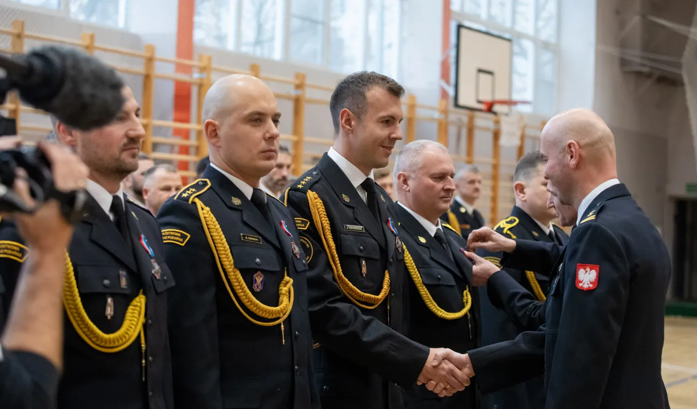 Gratulacje od komendanta miejskiego PSP w Toruniu bryg. Sławomira Grudzińskiego