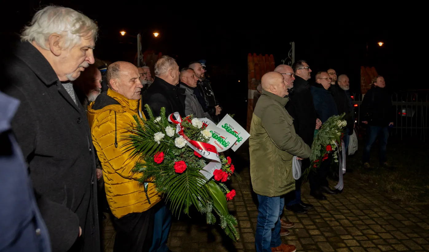 Wiązanki pamięci dla opozycji antykomunistycznej 