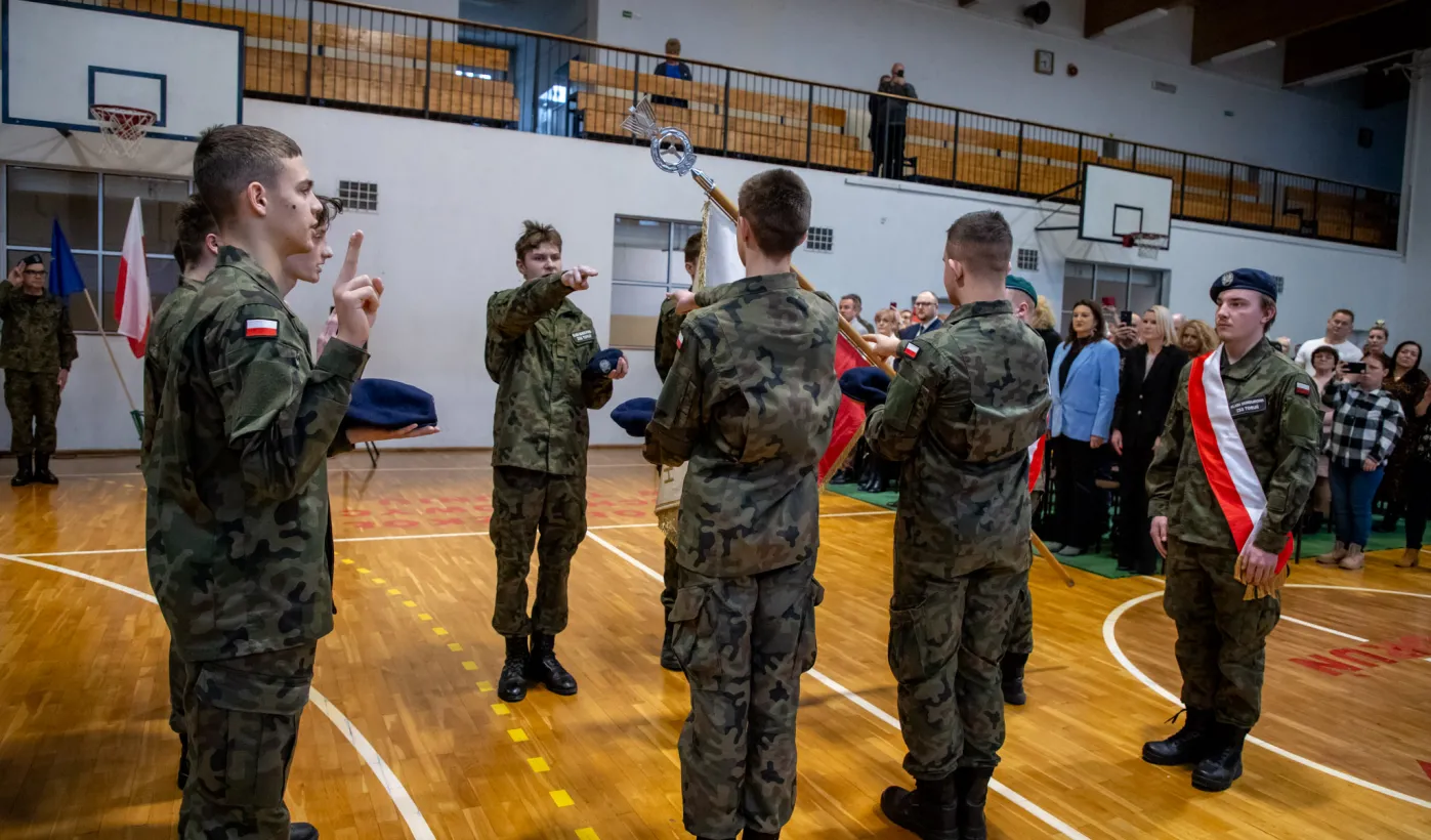 Otwarcie strzelnicy pneumatycznej w Zespole Szkół Samochodowych