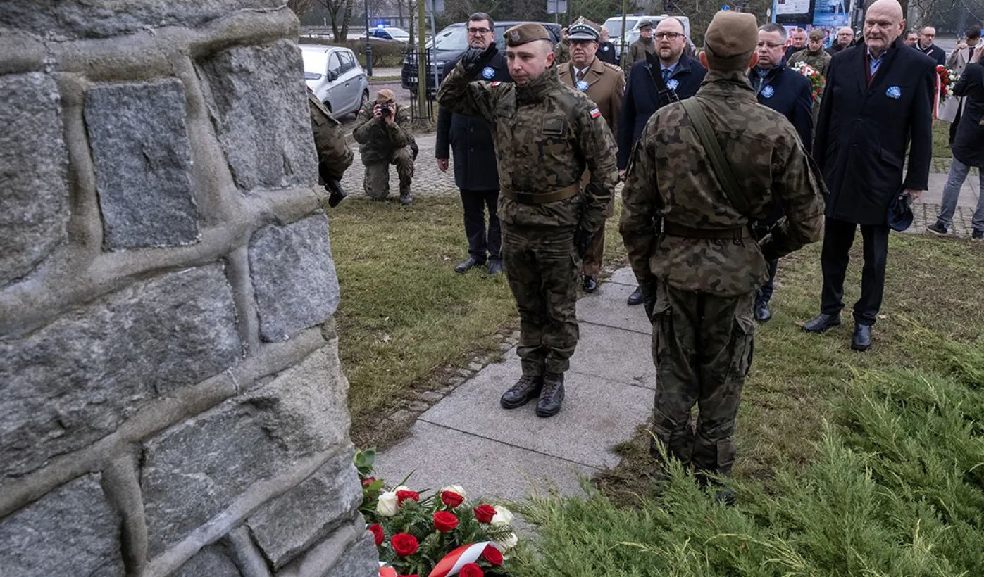 105. rocznica powrotu Torunia do wolnej Polski - złożenie kwiatów