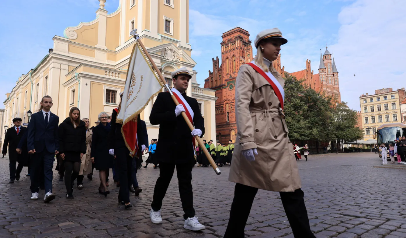 Uroczysta inauguracja roku akademickiego 2025/2026 - złożenie kwiatów