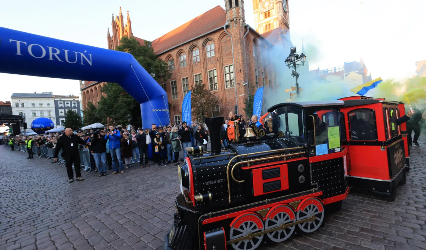 W czwartkowy wieczór (2 października) drużyna PRES Grupa Deweloperska Toruń spotkała się z kibicami na Rynku Staromiejskim.