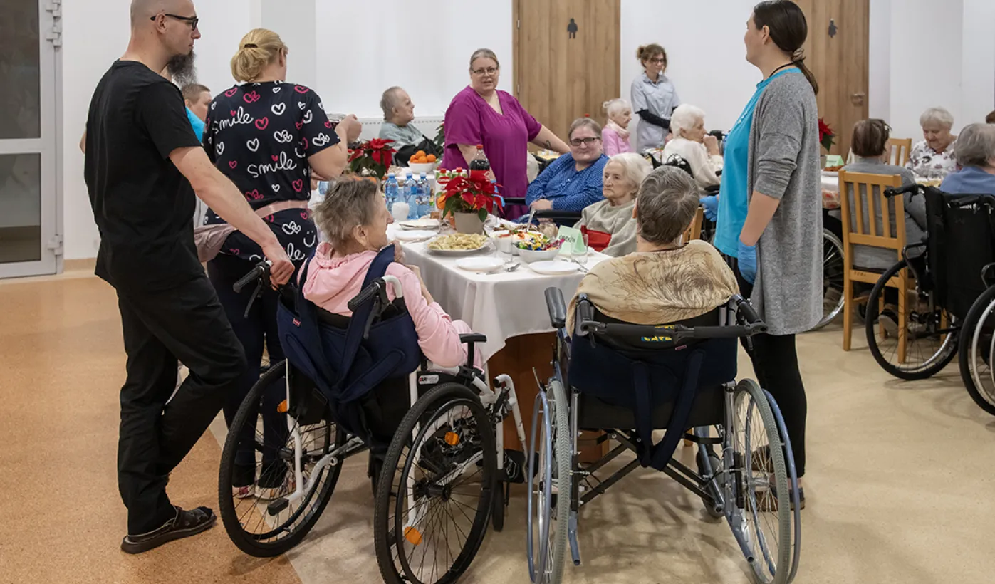 Z życzeniami dla mieszkańców i pracowników Domu Pomocy Społecznej w Toruniu