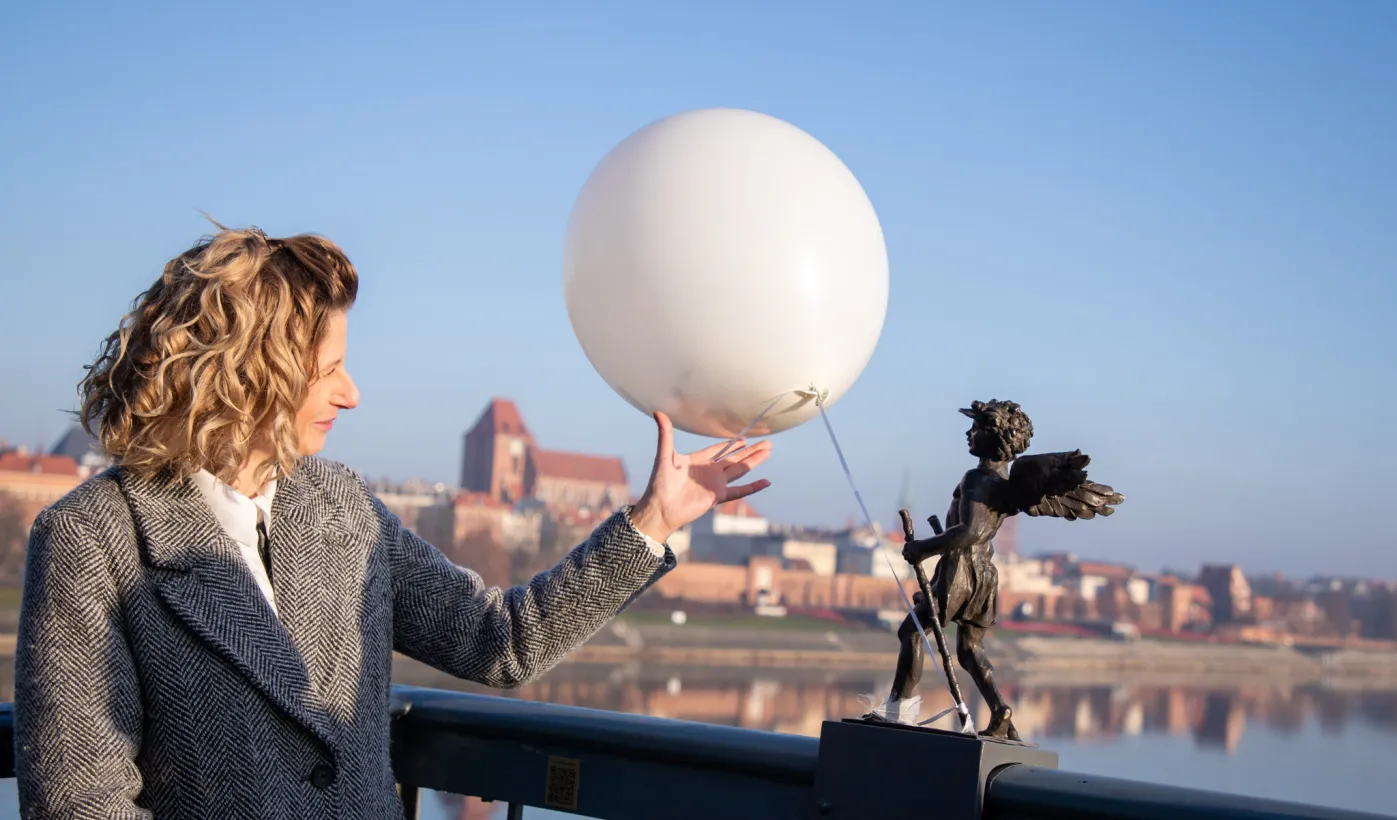 Anielski strażnik ruchu i zdrowia na moście, 19.12.2025