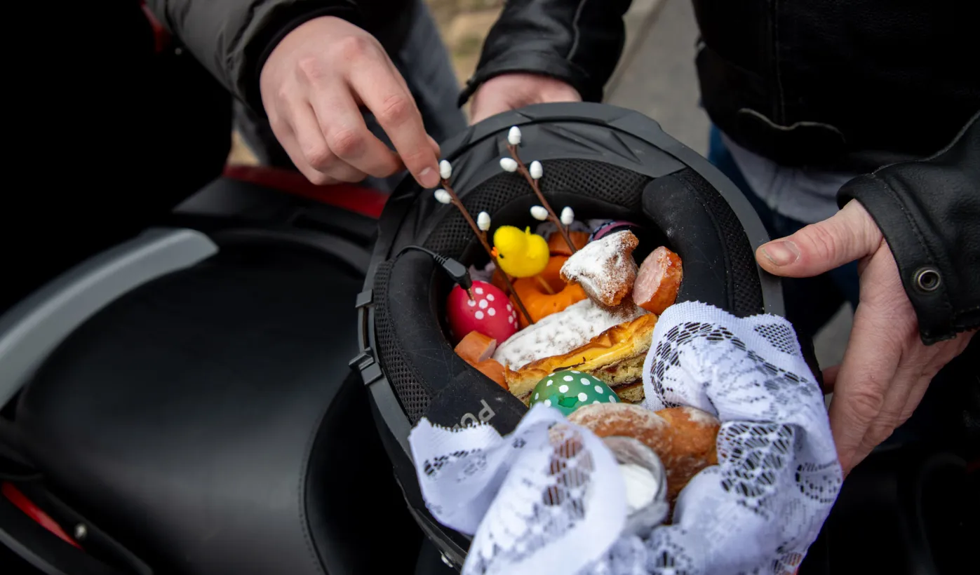 Święconka w kasku – wielkanocna tradycja na dwóch kołach