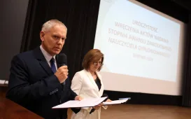 Nauczyciele dyplomowani odebrali akty nadania stopnia awansu