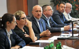 Wiceprezydent Rafał Pietrucień i uczestnicy konferencji