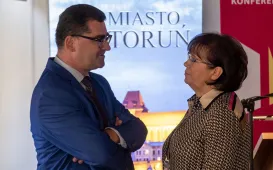 Pełnomocnik Prezydenta Torunia Michał Białkowski i Aleksandra Mierzejewska, dyrektor Muzeum Okręgowego w Toruniu