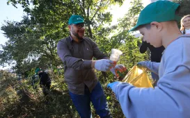 Prezydent Torunia sprząta świat z uczniami SP 24