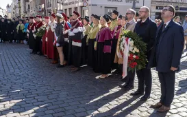 Inauguracja Roku Akademickiego 2024/2025 na UMK - złożenie kwiatów