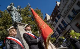 Inauguracja Roku Akademickiego 2024/2025 na UMK - złożenie kwiatów