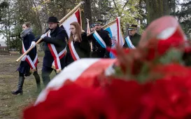 106. rocznica odzyskania niepodległości - złożenie kwiatów i msza św.