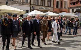 Wiązanki pamięci dla ofiar maja 1982 r.