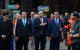 Uroczyste posiedzenie Senatu UMK na Rynku Staromiejskim 