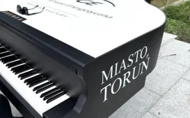 Mamy plenerowy fortepian w Toruniu
