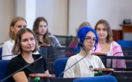 Wizyta uczestników obozu „Młodzież dla pokoju” w Urzędzie Miasta Torunia