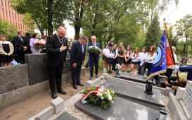 120. rocznica urodzin prof. Wilhelminy Iwanowskiej - złożenie kwiatów