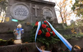 Wiązanki na grobach Honorowych Obywateli Torunia