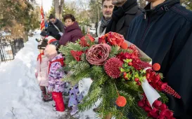Prezydent Miasta Torunia Paweł Gulewski i Przewodniczący Rady Miasta Torunia Łukasz Walkusz uczcili pamięć Honorowych Obywateli Miasta Torunia składając wiązanki kwiatów na grobach Wandy Szuman i o. Władysława Wołoszyna.