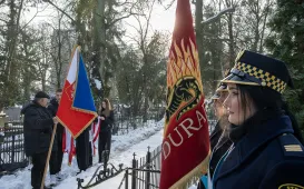 Prezydent Miasta Torunia Paweł Gulewski i Przewodniczący Rady Miasta Torunia Łukasz Walkusz uczcili pamięć Honorowych Obywateli Miasta Torunia składając wiązanki kwiatów na grobach Wandy Szuman i o. Władysława Wołoszyna.