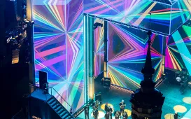 Szacujemy, że w Sylwestrowej Mocy Przebojów uczestniczyło na starówce ponad 20 tys. osób. Ile przed telewizorami? Czekamy na wyniki badań oglądalności.  31 grudnia na Rynku Staromiejskim (po raz drugi) odbyła się Sylwestrowa Moc Przebojów, zorganizowana przez Gminę Miasta Toruń, samorząd województwa kujawsko-pomorskiego i TV Polsat.  Wydarzenie - pomimo większej liczby uczestników niż rok temu - przebiegło spokojnie.  Dla mieszkańców i gości Torunia, a także widzów przed telewizorami zagrali, m.in. Perfect 