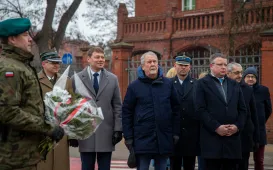 106. rocznica powrotu Torunia do wolnej Polski - złożenie kwiatów