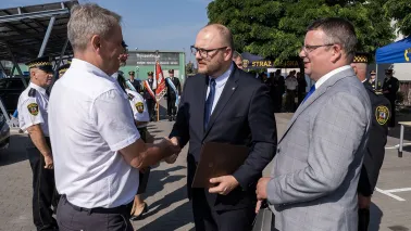 Prezydent Paweł Gulewski i przewodniczący Rady Miasta Łukasz Walkusz wręczyli listy gratulacyjne