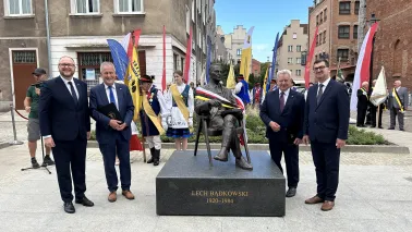 Prezydent Paweł Gulewski uczestniczył w gdańskich uroczystościach odsłonięcia pomnika Lecha Bądkowskiego.