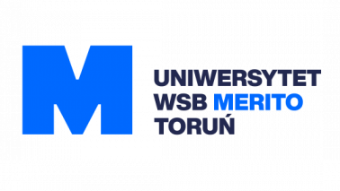 Logo uczelni: duża litera M, kolor niebieski i napis: Uniwersytet WSB Merito Toruń.