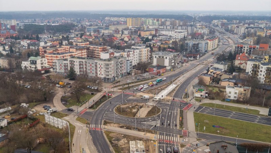 Na zdjęciu: widok z drona na skrzyżowanie Trasy Średnicowej z Szosą Chełmińską