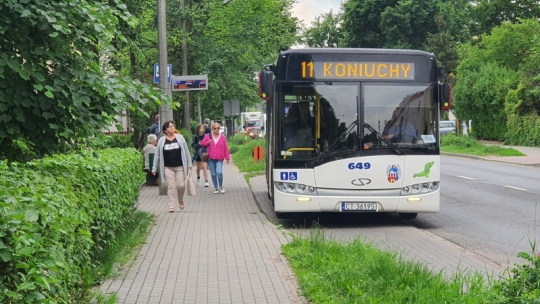 Autobus nr 11 na przystanku przy ul. Żwirki i Wigury, fot. Małgorzata Litwin