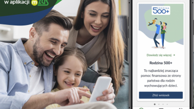 Plakat z rodziną, dzieckiem i telefonem z aplikacją mobilną ZUS
