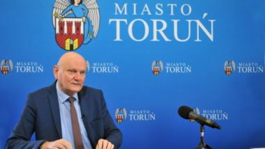 Prezydent Michał Zaleski podczas konferencji prasowej