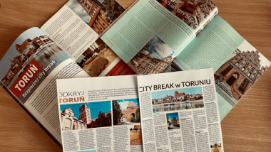 Na zdjęciu: strony gazet z artykułami o Toruniu