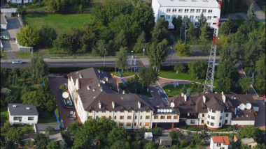 Widok z lotu ptaka na siedzibę Radia Maryja przy ul. Żwirki i Wigury