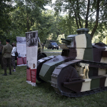 Czołg podczas pikniku militarnego na Martówce