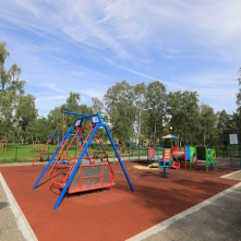Na zdjęciu: strefa rekreacji w parku za pawilonem Maciej