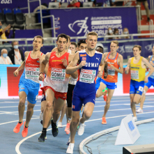 Bieg eliminacyjny na 1500 m mężczyzn. W stawce Michał Rozmys.